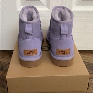 BRAND NEW AUTHENTIC UGG MINI II SIZE US 7